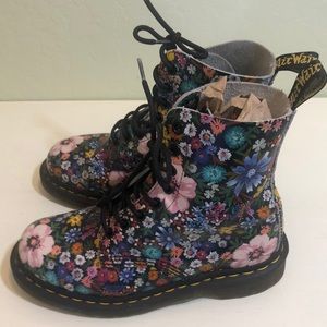 Dr. Martens Air-Cushion Sole FlowerPrinted Boots 6